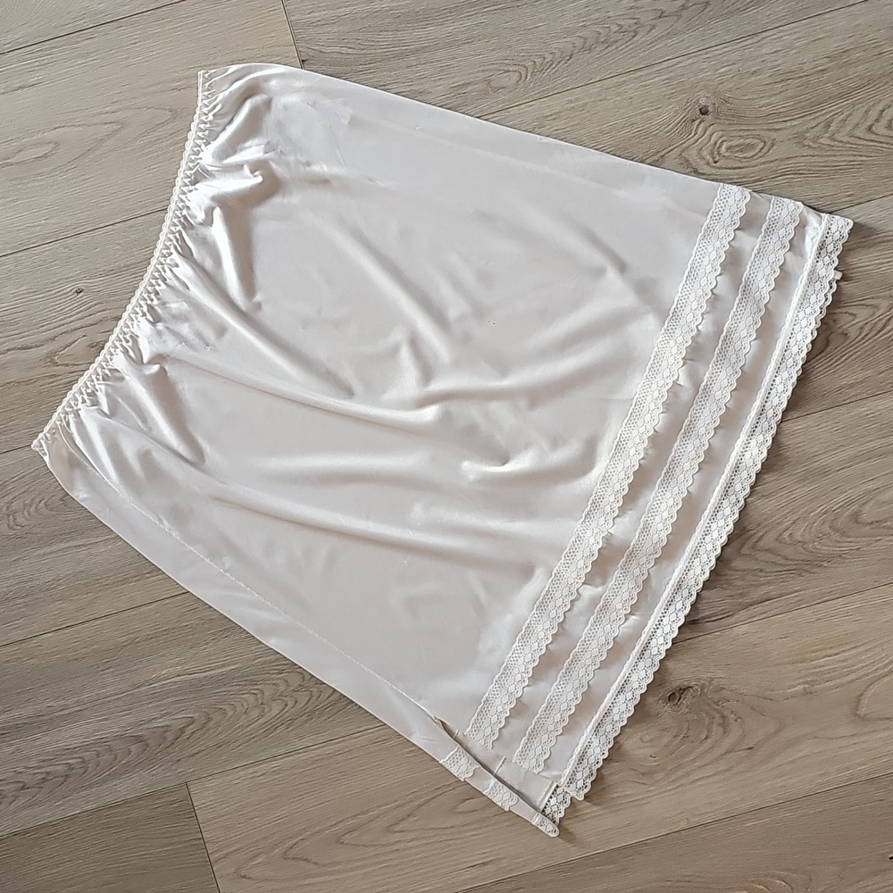 Vintage Nylon Underskirt Half / Midi Slip Skirt With Lace Trim, XL *Staining